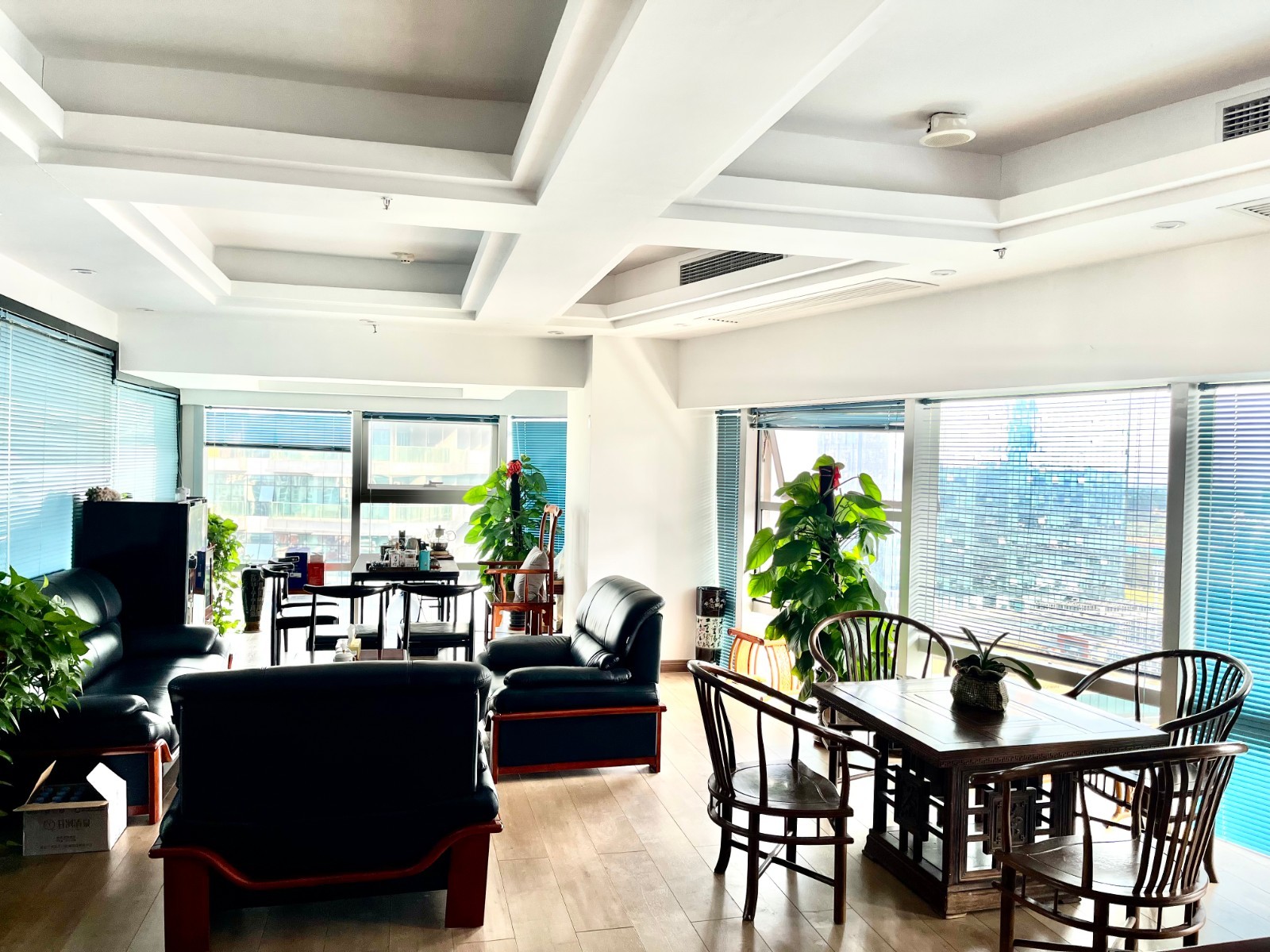 辦(bàn)公(gōng)室